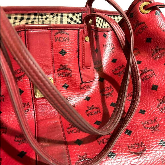 MCM visetos large Liz reversible shopper tote red ruby handbag - Picture 5 of 16